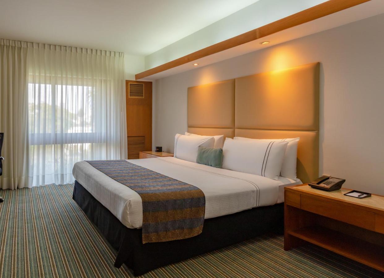 Sonesta Hotel El Olivar Lima Luaran gambar A room at the Holiday Inn