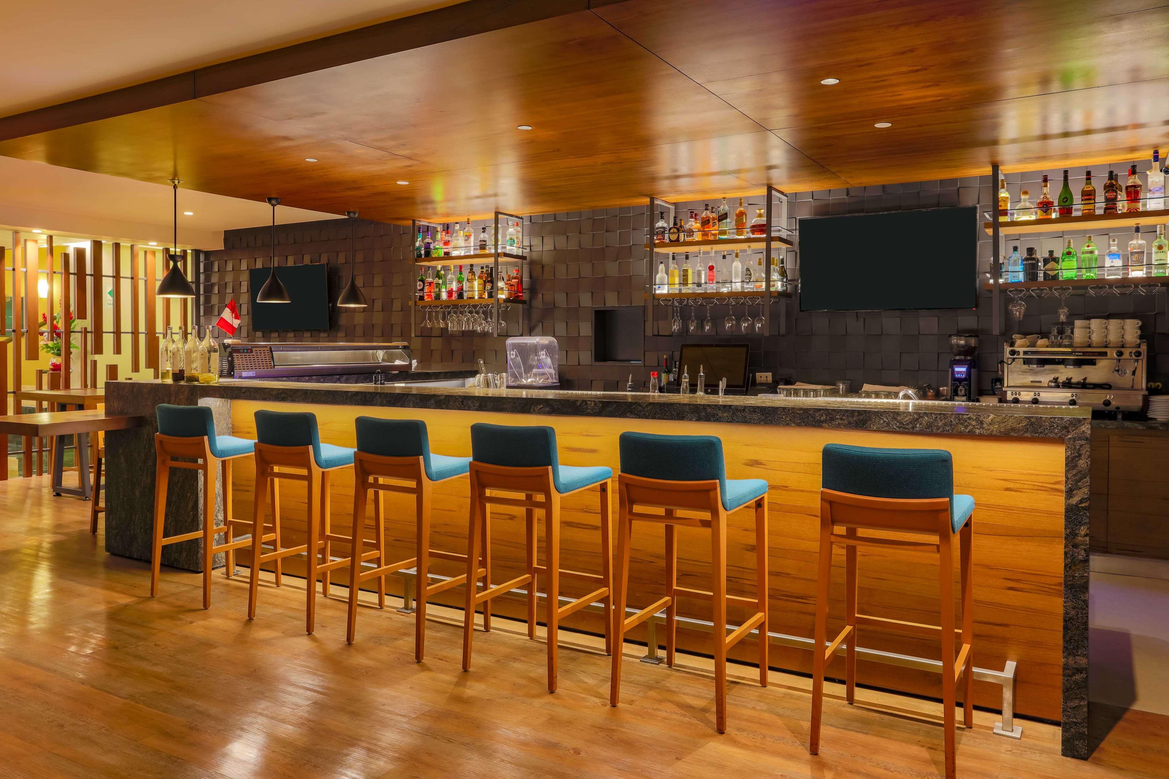 Sonesta Hotel El Olivar Lima Luaran gambar Bar at the hotel