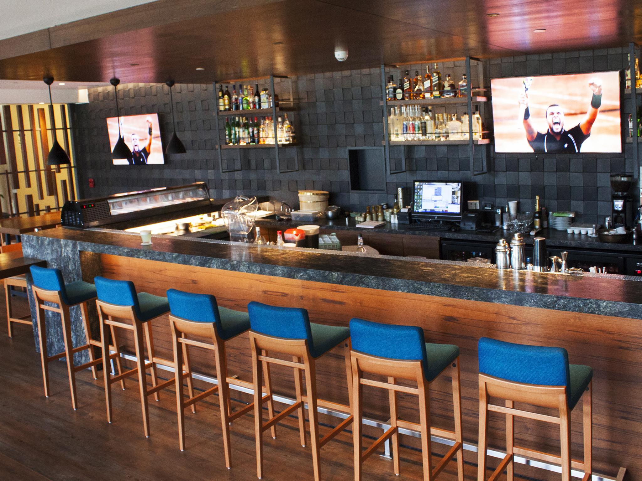 Sonesta Hotel El Olivar Lima Luaran gambar The bar at the 2014-opened lounge